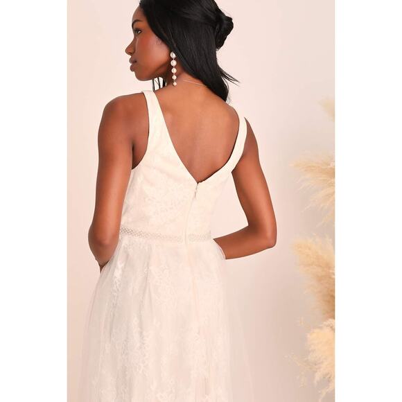 NWT‎ Lulus Sweet Love Ivory Lace Beaded Maxi Dress Medium - Picture 2 of 10